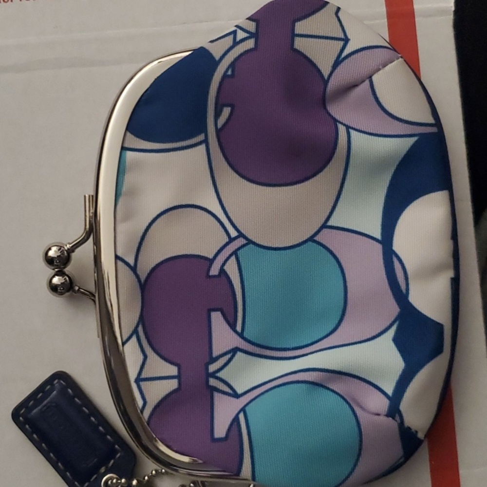 COPY - Beautiful bag w/ matching coin bag BAG NOT INCLUDED - Picture 14 of 16
